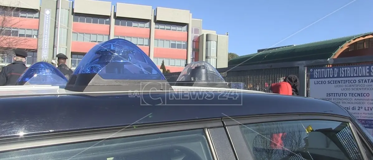 Presunte violenze al liceo di Castrolibero, al via il processo al docente e alla dirigente scolastica