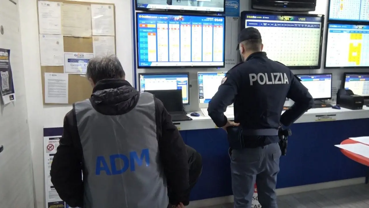 Gioco e scommesse illegali in tutta Italia, 66 denunce e 40 sequestri. Controlli anche in Calabria