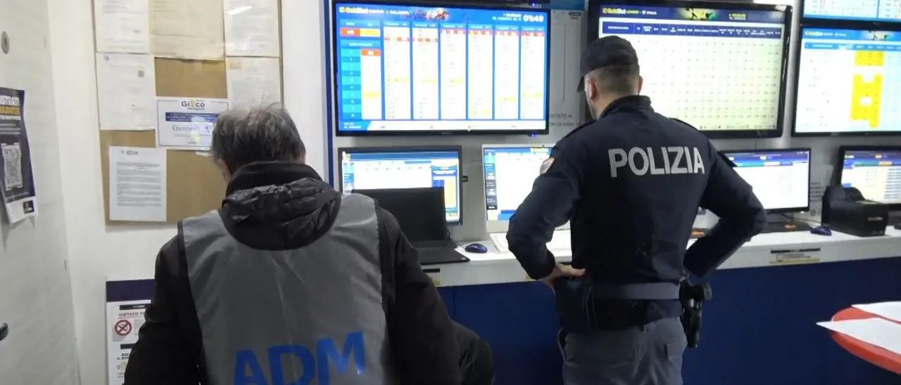 Gioco e scommesse illegali in tutta Italia, 66 denunce e 40 sequestri. Controlli anche in Calabria