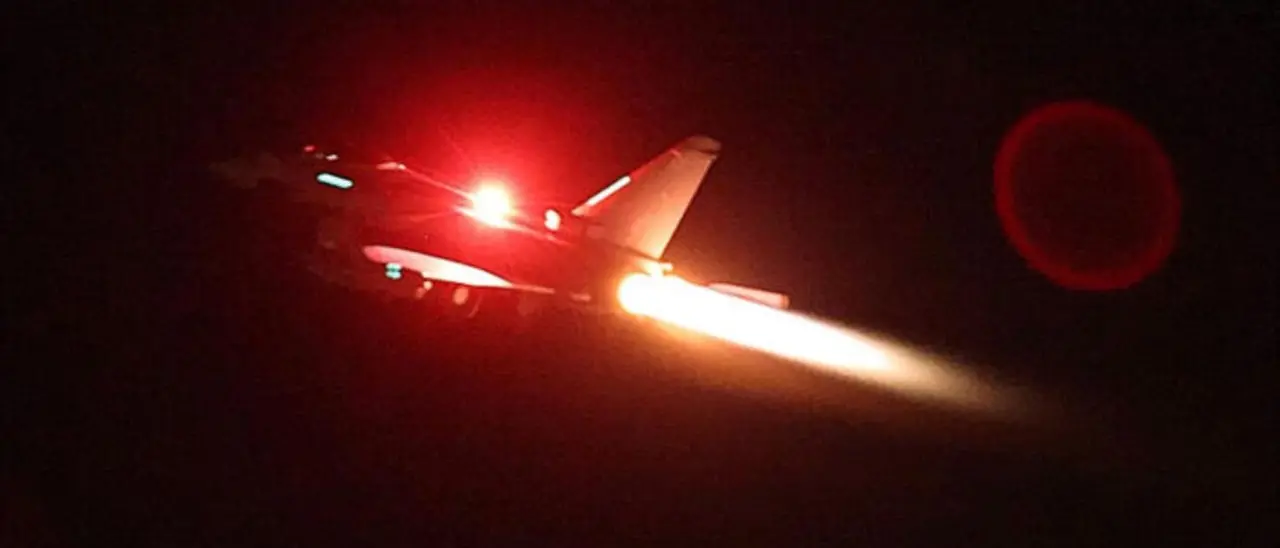 Raid Usa e Gb in Yemen contro i ribelli Houthi, Nato: «Attacchi difensivi»