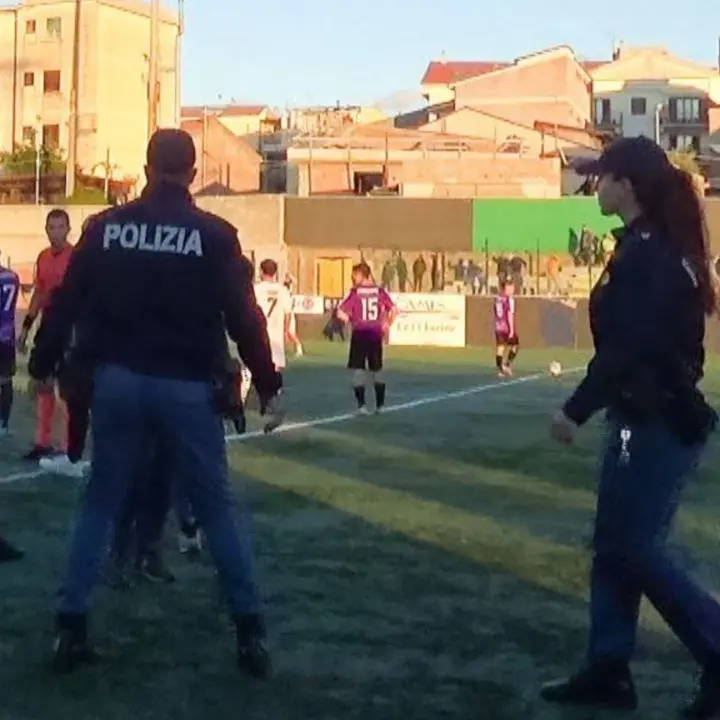 Sferra un pugno a un calciatore avversario, Daspo per un dirigente della Gioiese