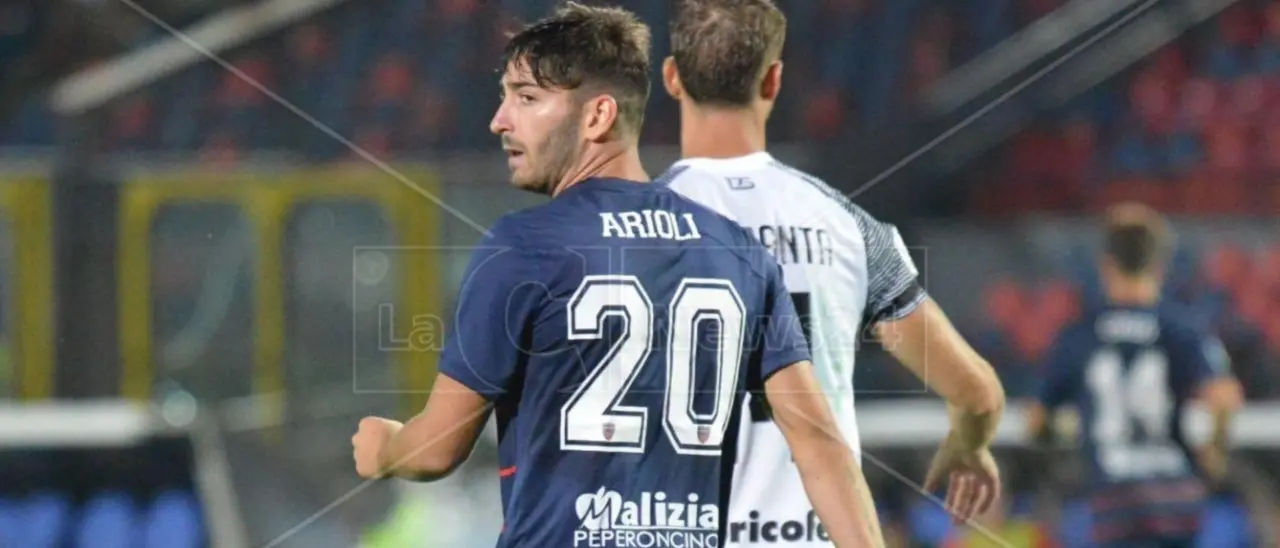 Cosenza, in tre salutano e vanno al Monopoli in Serie C: la nota del club rossoblù