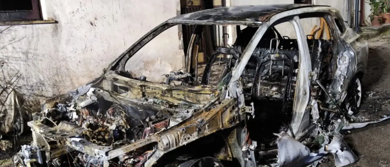Bisignano, auto degli amministratori nel mirino degli incendiari: stavolta tocca a un assessore