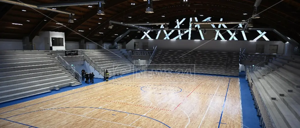 Acri, apre finalmente il Palasport: oggi la prima partita ufficiale dopo 19 anni dall’inizio dei lavori