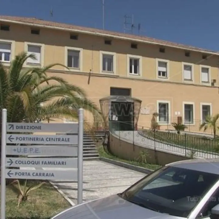 Droga e microtelefoni nel carcere di Cosenza: la scoperta durante controlli della polizia penitenziaria