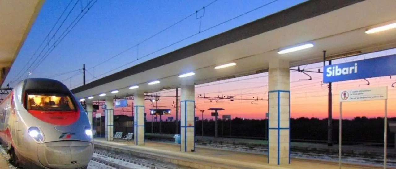 Solo 7 minuti per beccare la coincidenza: la vita dei pendolari lungo la ferrovia ionica è un‘odissea