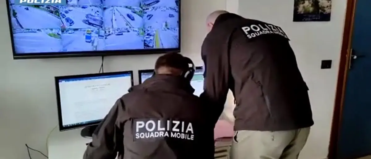 Un arsenale da 200mila euro nei terreni tra Gagliano e Mater Domini a Catanzaro: ecco quanto costava una P38