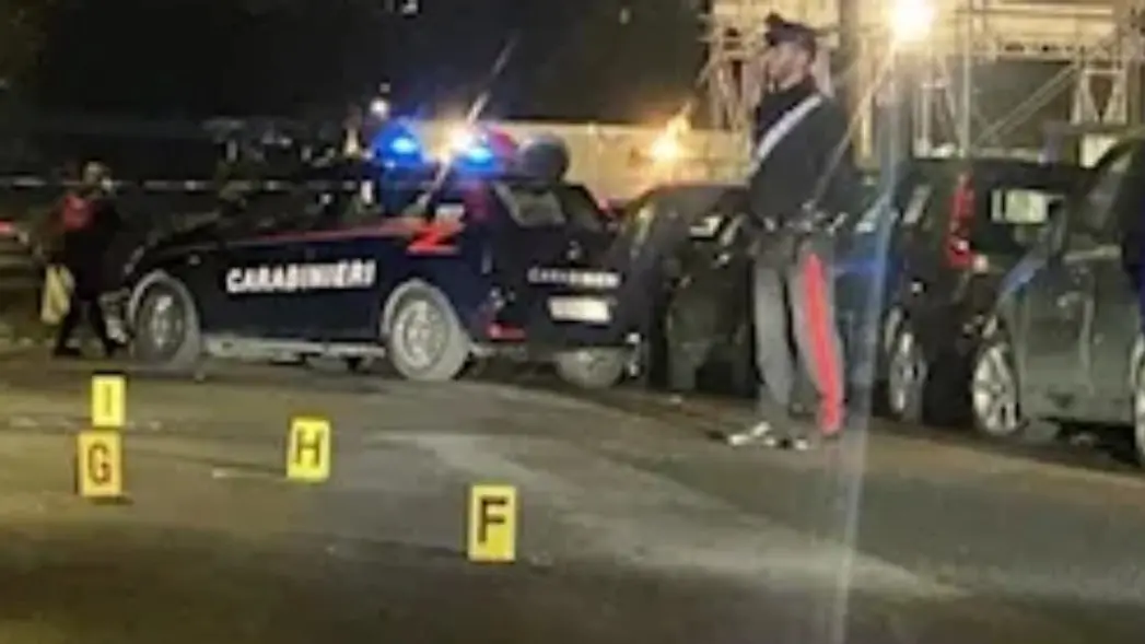 Agguato a colpi di pistola a Roma: ucciso il 33enne Cristiano Molè, ferito l’amico che era con lui