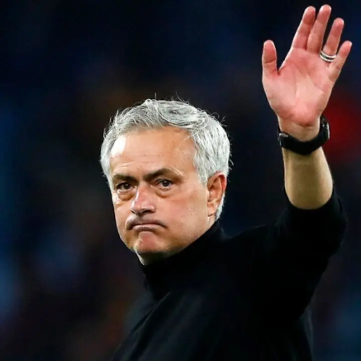 Serie A, la Roma esonera Josè Mourinho. I Friedkin: «Necessario un cambiamento immediato»