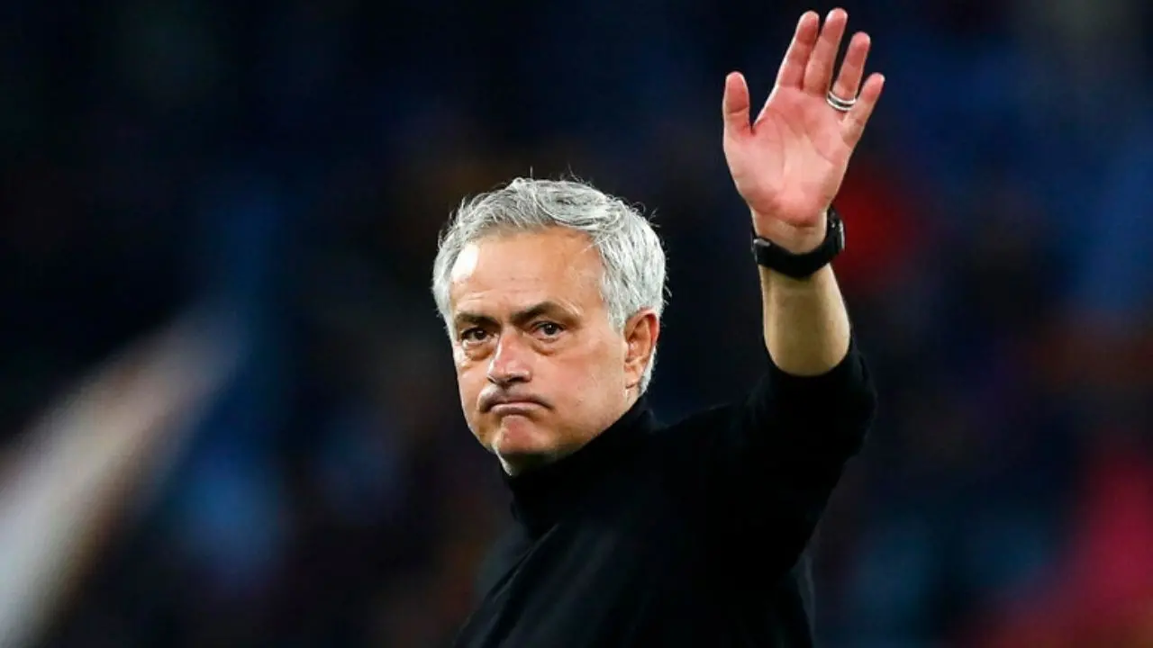 Serie A, la Roma esonera Josè Mourinho. I Friedkin: «Necessario un cambiamento immediato»