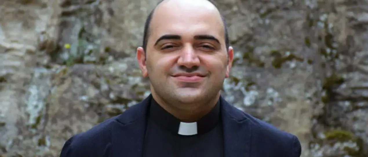 Follia nel Reggino, parroco viene aggredito al termine della messa