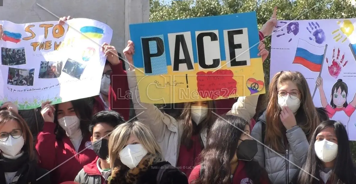 Catanzaro, l’appello dell’assessore Belcaro agli alunni delle scuole cittadine: «Aiutateci a chiedere la pace in ogni modo possibile»