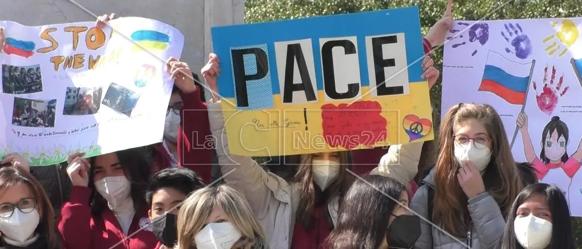 Catanzaro, l’appello dell’assessore Belcaro agli alunni delle scuole cittadine: «Aiutateci a chiedere la pace in ogni modo possibile»