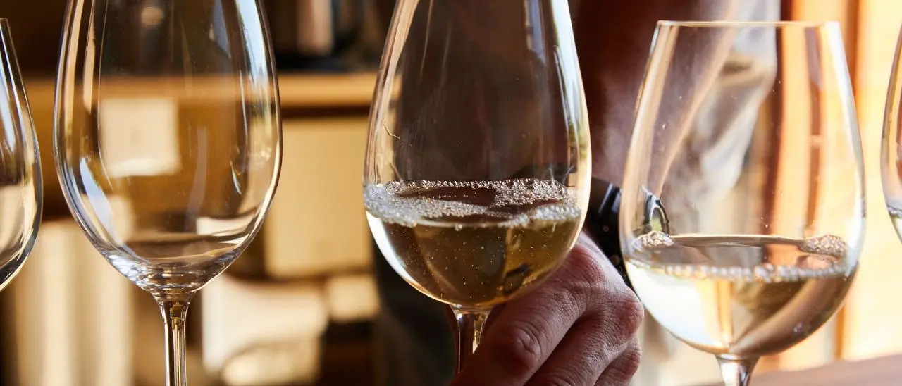 Cresce nel mondo il consumo di bollicine, vini bianchi e rosati. La leadership del rosso potrebbe presto vacillare