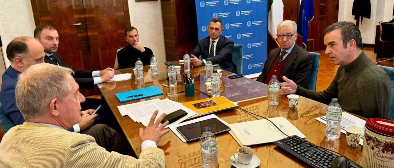 Abramo Customer Care, nuova proroga di tre mesi per i lavoratori: oggi l’incontro al Ministero