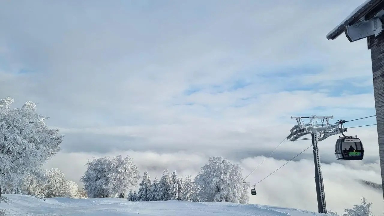 Pioggia e temperature elevate: restano chiuse le piste da sci di Lorica