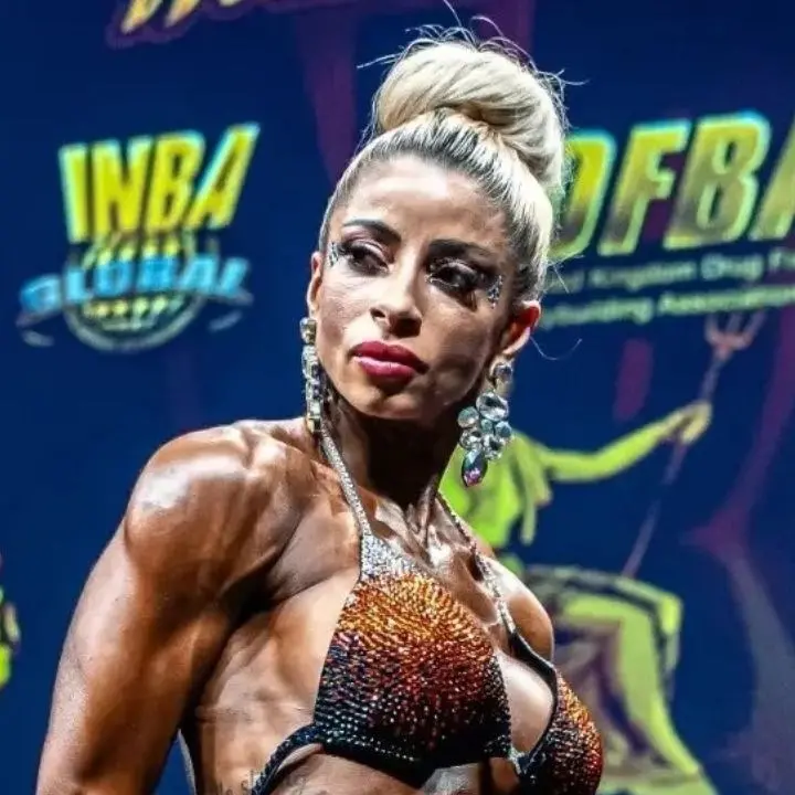 La bodybuilder calabrese diventata una star di Onlyfans: «Guadagno 10mila euro al mese con le foto dei miei piedi e degli addominali»