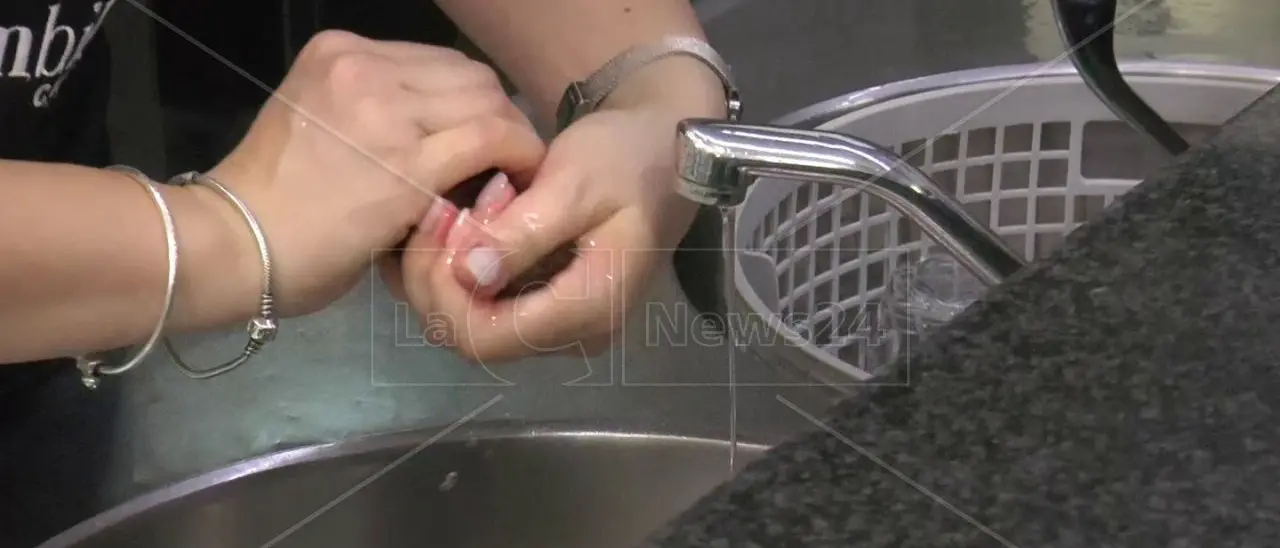 Crotone, due giorni senz’acqua in centro per delle riparazioni a una perdita sulla condotta