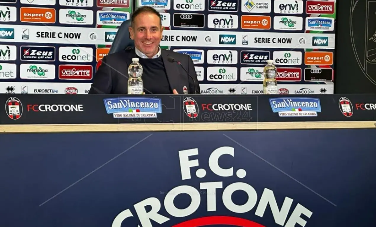 Verso Crotone-Virtus Francavilla, Zauli vuole vincere ma avverte: «Ci vuole attenzione e concentrazione»