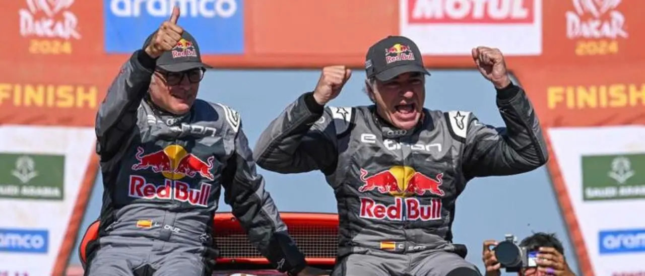 Dakar, nelle auto vincono Carlos Sainz e Audi. Quarto sigillo per il papà del pilota della Ferrari