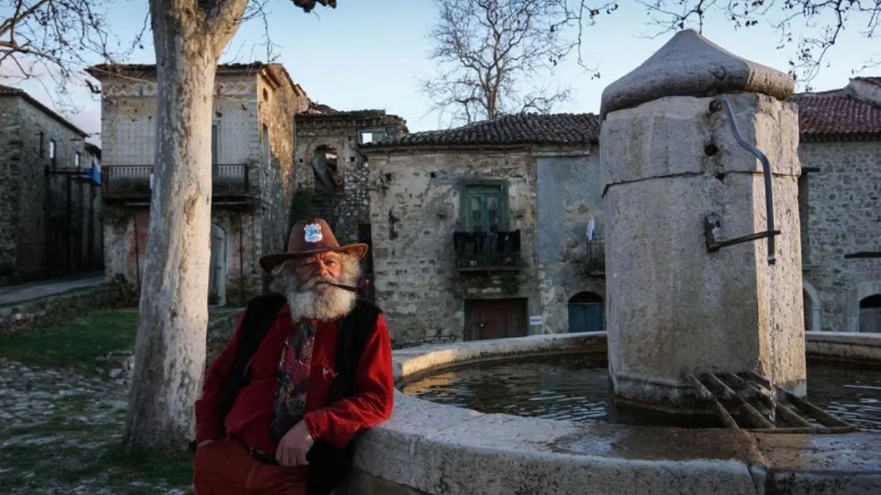 È morto “Libero”, l’ultimo abitante di Roscigno Vecchia: il 76enne viveva da solo nel borgo patrimonio dell’Unesco