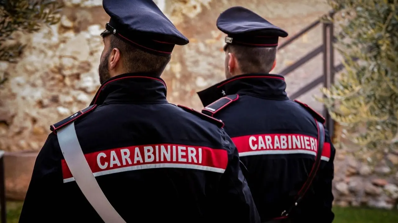 “Banda del buco” in azione nel Cosentino, svaligiato un negozio gestito da cinesi