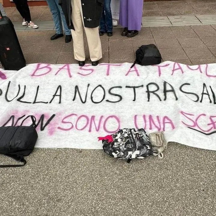 Disturbi dell’alimentazione, in Calabria musica e parole contro il governo dopo i tagli al fondo: «La politica è complice di questa epidemia»