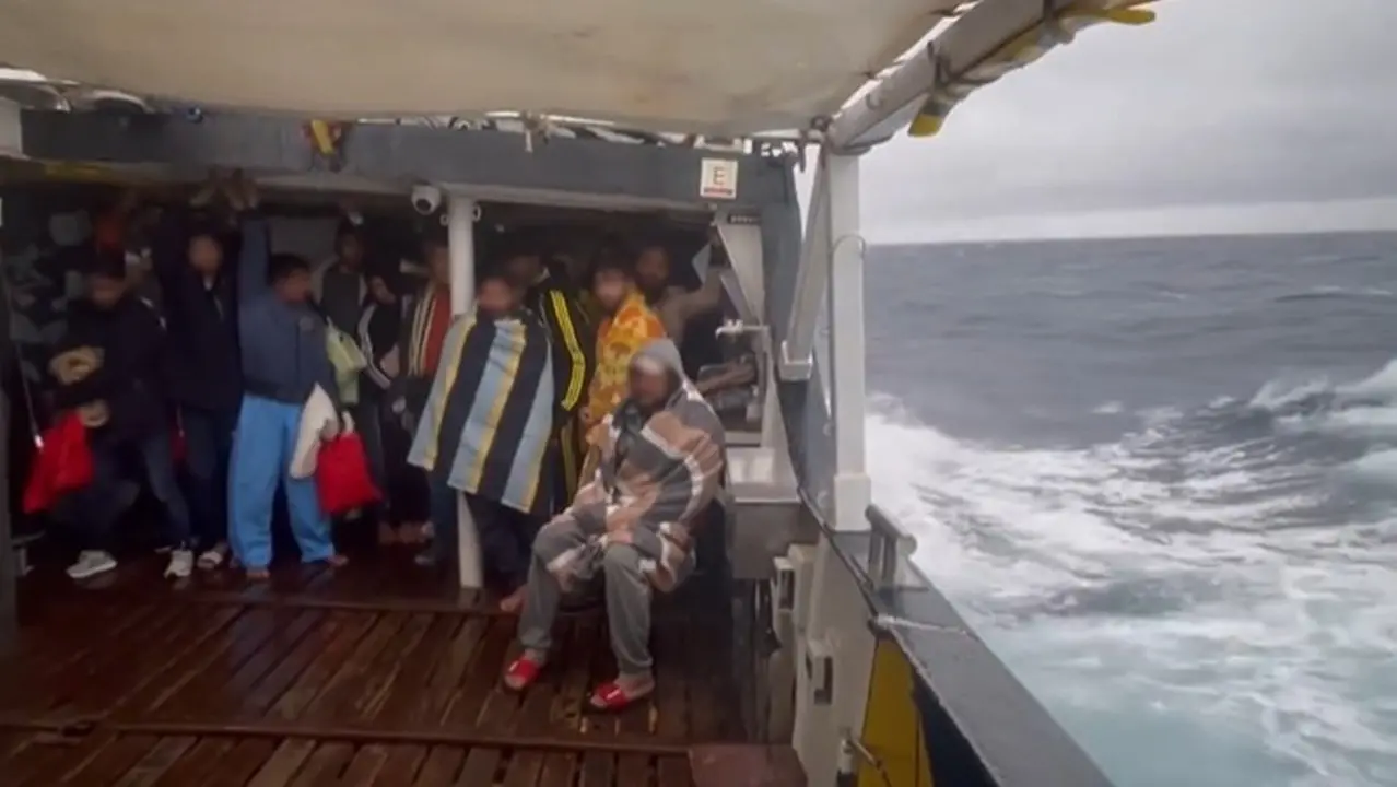 Migranti, assegnata a Crotone la nave di Open Arms con a bordo 57 persone soccorse in mare