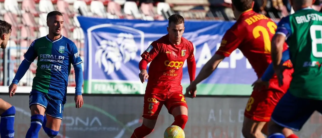 Feralpisalò-Catanzaro, disfatta giallorossa: un 3 a 0 netto che fa male