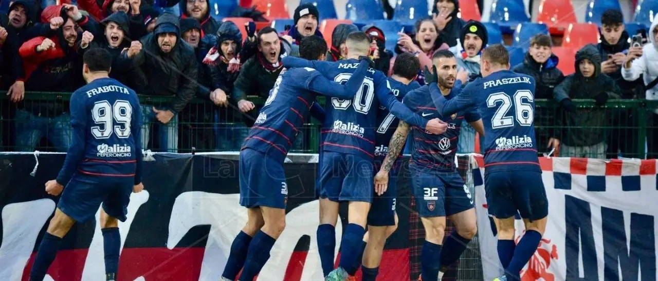 Il Cosenza trascinato da Tutino batte il Venezia: al Marulla finisce 4 a 2