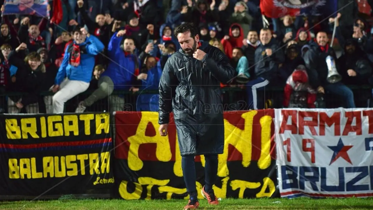 Cosenza-Venezia 4-2, Caserta sprizza gioia: «Oggi finalmente sorridiamo»