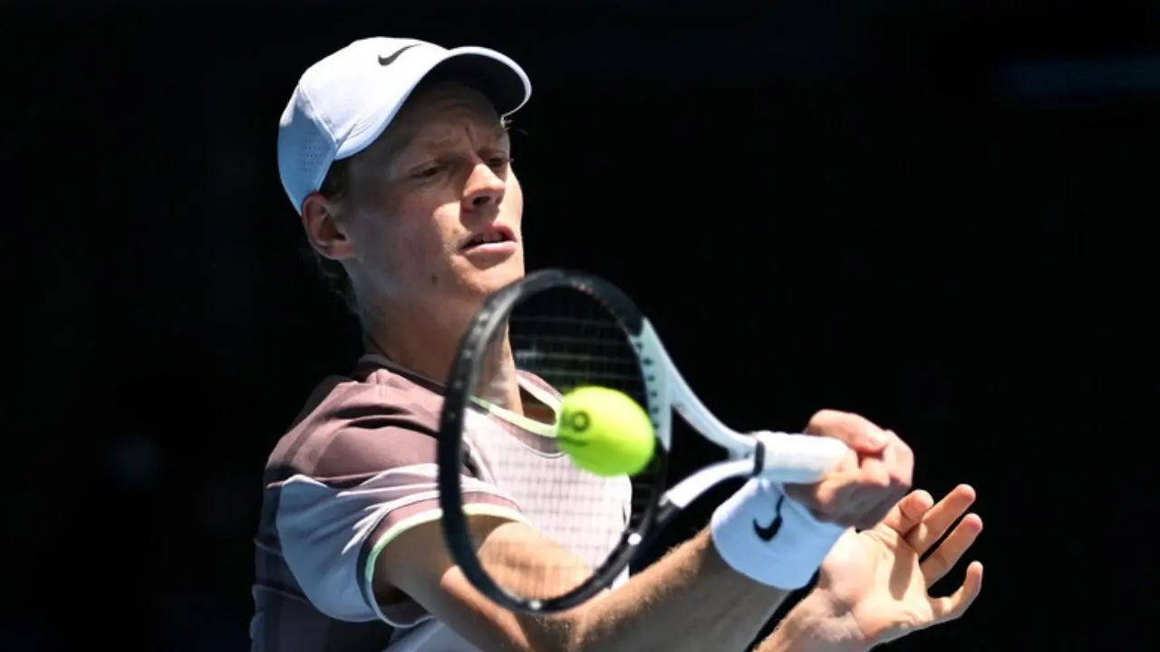 Tennis, urlo Sinner: supera Khachanov e vola ai quarti di finale degli Australian Open