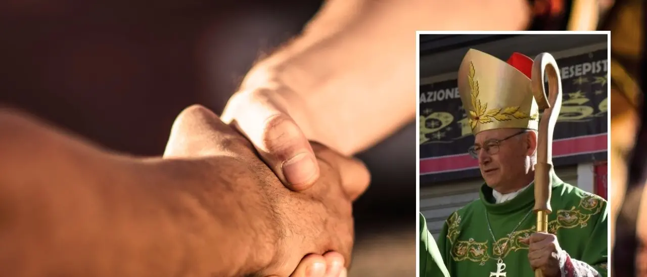 Parroco picchiato, la “lezione” del vescovo che impedisce il segno della pace: «Amatevi davvero nella vita di tutti i giorni»