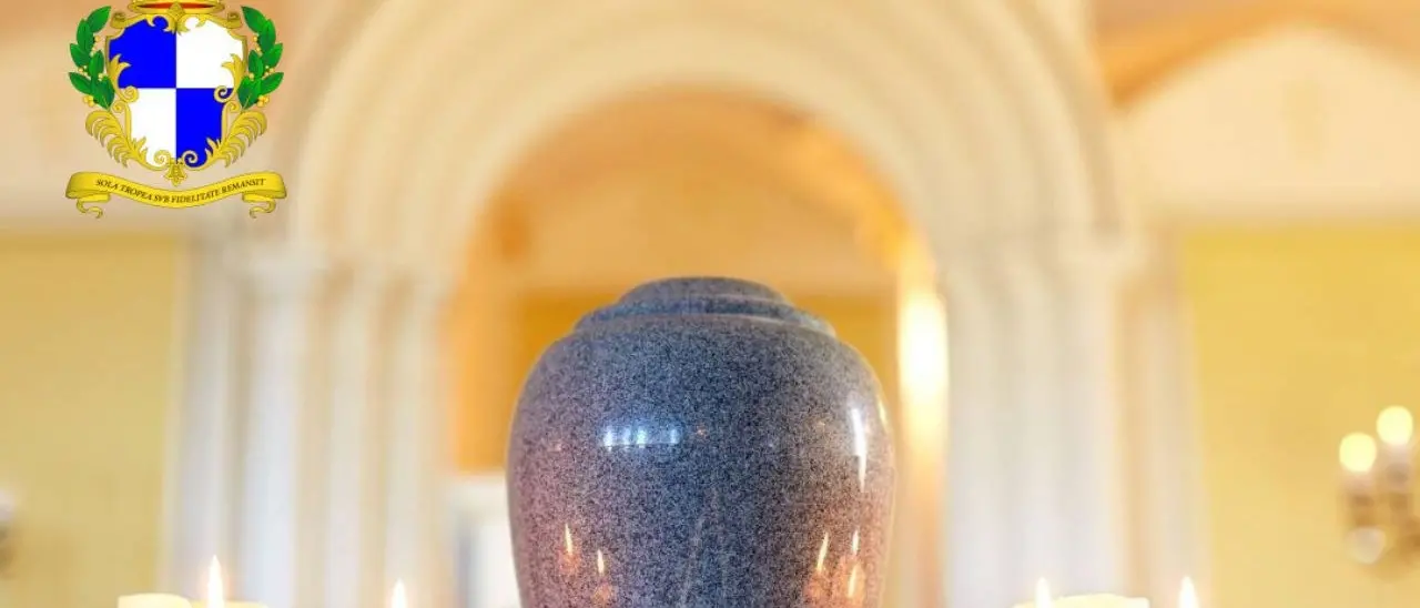 Tropea, al cimitero scarseggiano i loculi e il Comune s’inventa un bonus per la cremazione: stanziati 20mila euro