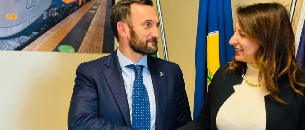 Trasporti, 25 milioni per l’acquisto di 103 nuovi autobus in Calabria: incontro in Regione con Trenitalia