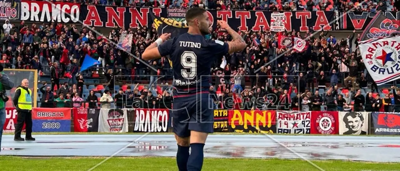 Cosenza, Tutino premiato come miglior giocatore della ventunesima giornata dalla Lega B