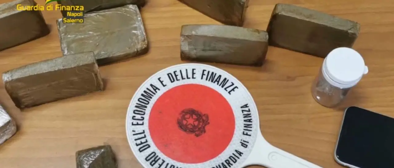 I narcos vicini di casa nel residence di Scalea: il patto tra calabresi e campani per il traffico di droga