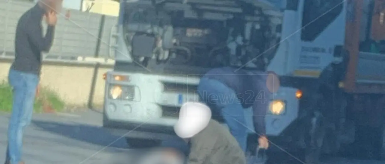 Amantea, donna investita da un camion sulla Ss18 muore dopo il trasferimento in elisoccorso a Cosenza