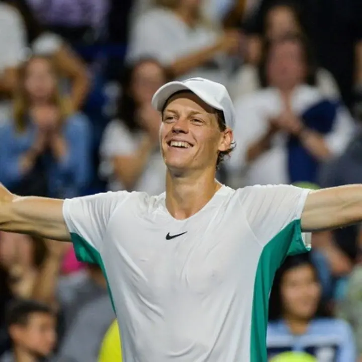 Tennis, apoteosi Sinner: batte in quattro set Djokovic e vola in finale agli Australian Open