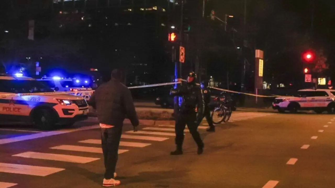 Sparatoria a Chicago, due giovani uccisi a colpi di pistola mentre uscivano da scuola