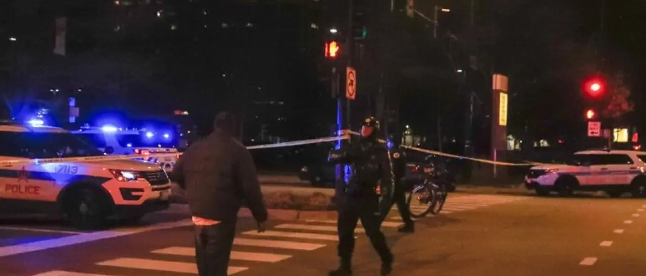 Sparatoria a Chicago, due giovani uccisi a colpi di pistola mentre uscivano da scuola