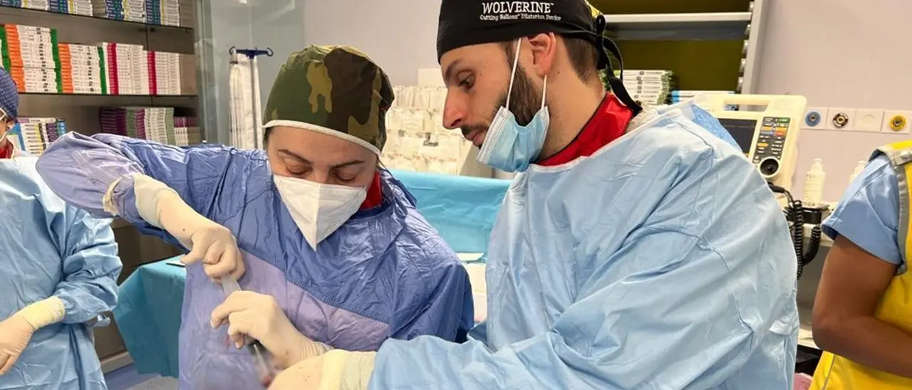 Catanzaro, all’ospedale Pugliese innovativo intervento salvavita su un 40enne colto da infarto: è il primo in Europa