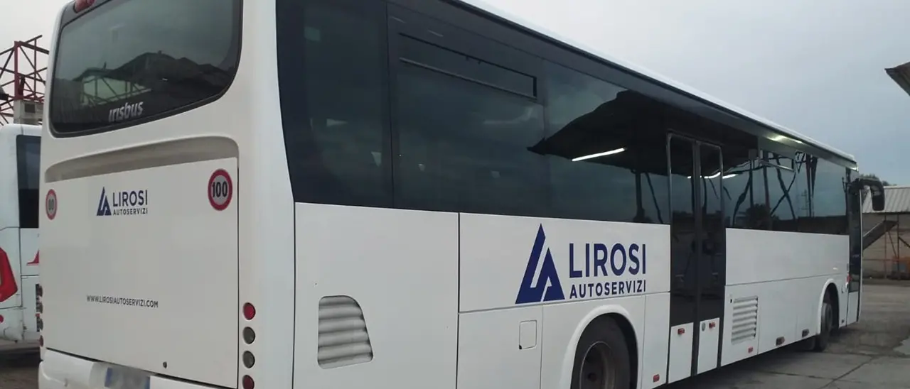 Gioia Tauro, a rischio 80 posti di lavoro e il servizio di trasporto pubblico: l’ombra del fallimento sulla Lirosi