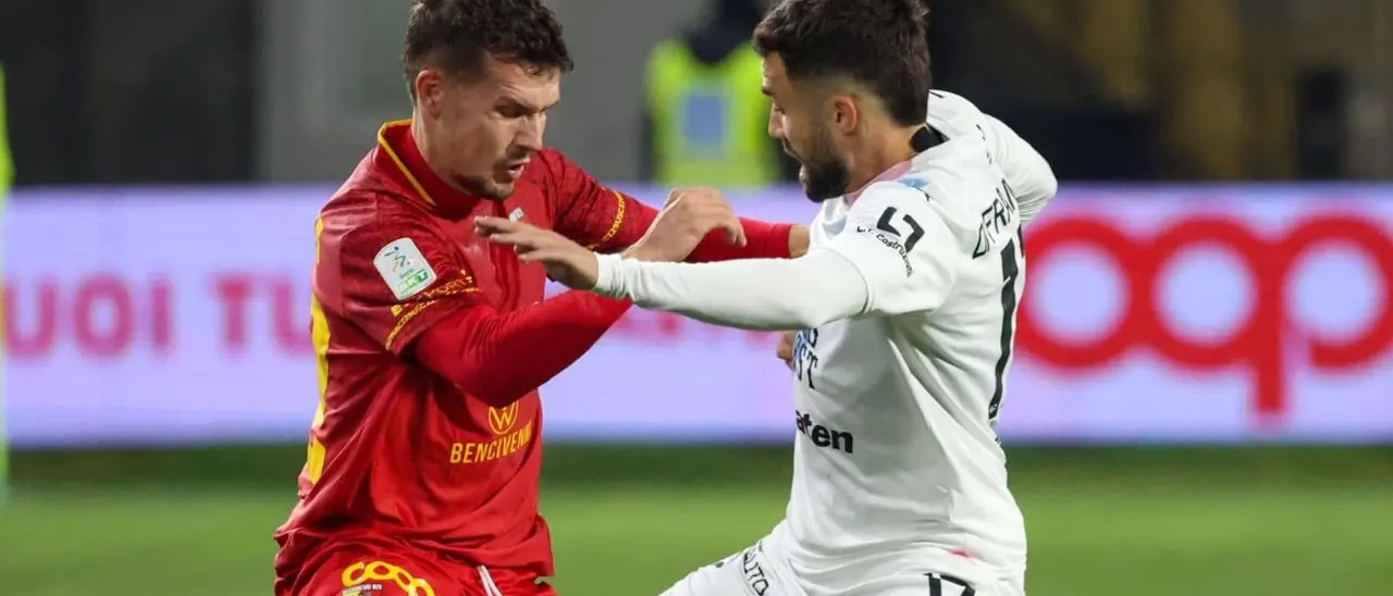 Catanzaro-Palermo, un gol per tempo. A Biasci risponde Segre: finale 1 a 1