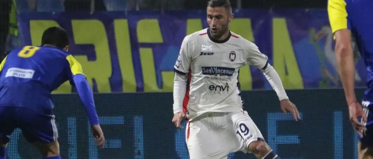 Il Crotone crolla a Cerignola, perde 4-2 e scivola a meno 9 dal primo posto
