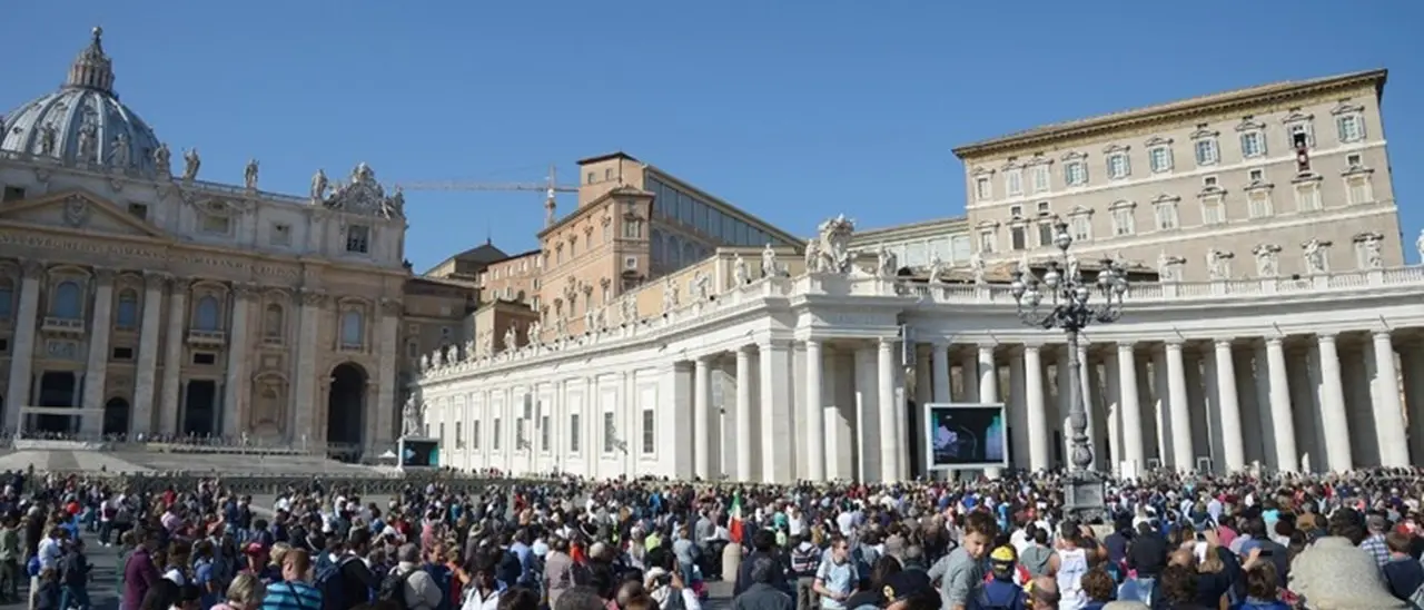 Tenta di entrare in piazza San Pietro con un coltello e ferisce un poliziotto: arrestato calabrese a Roma