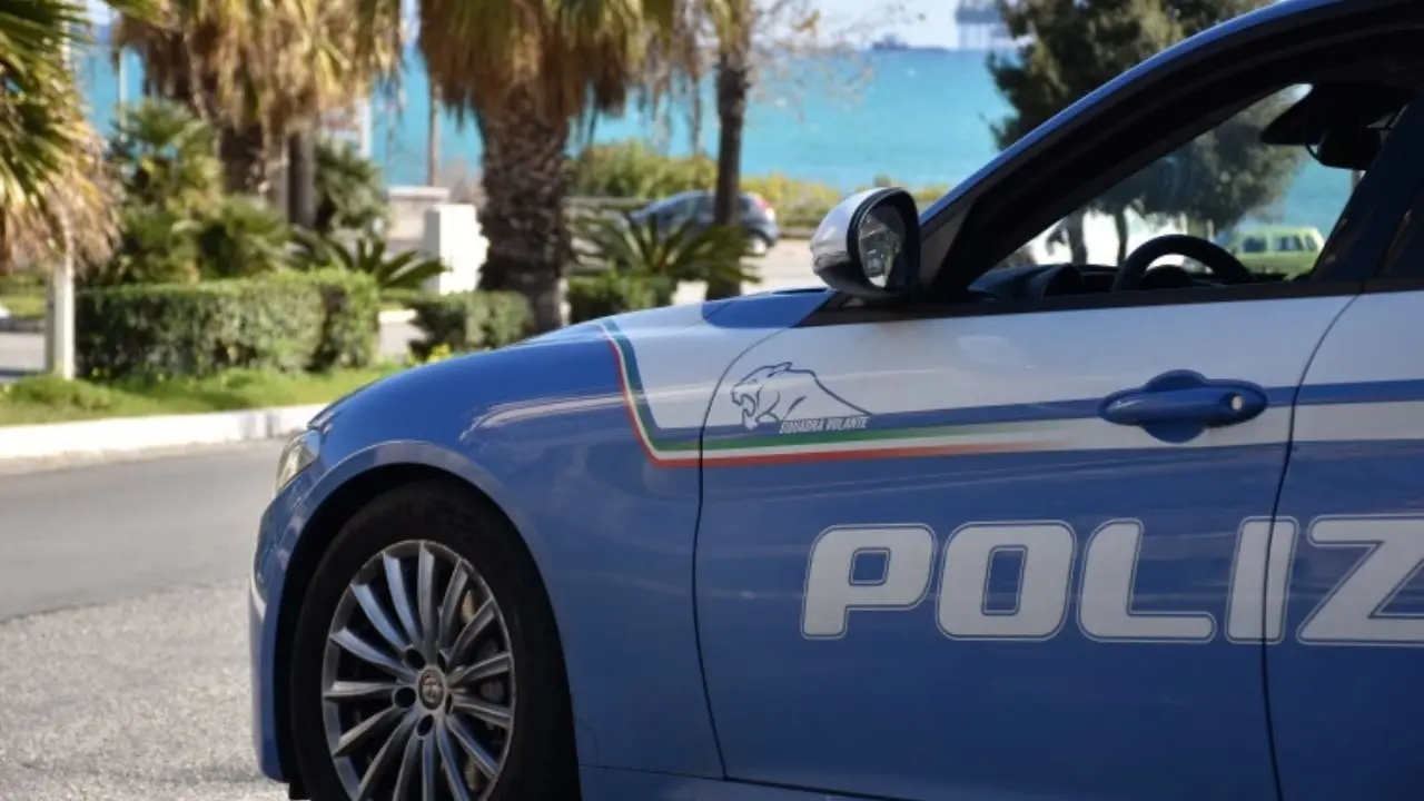 A folle velocità sul lungomare di Crotone contromano, ubriaco e senza patente: arrestato dopo un inseguimento