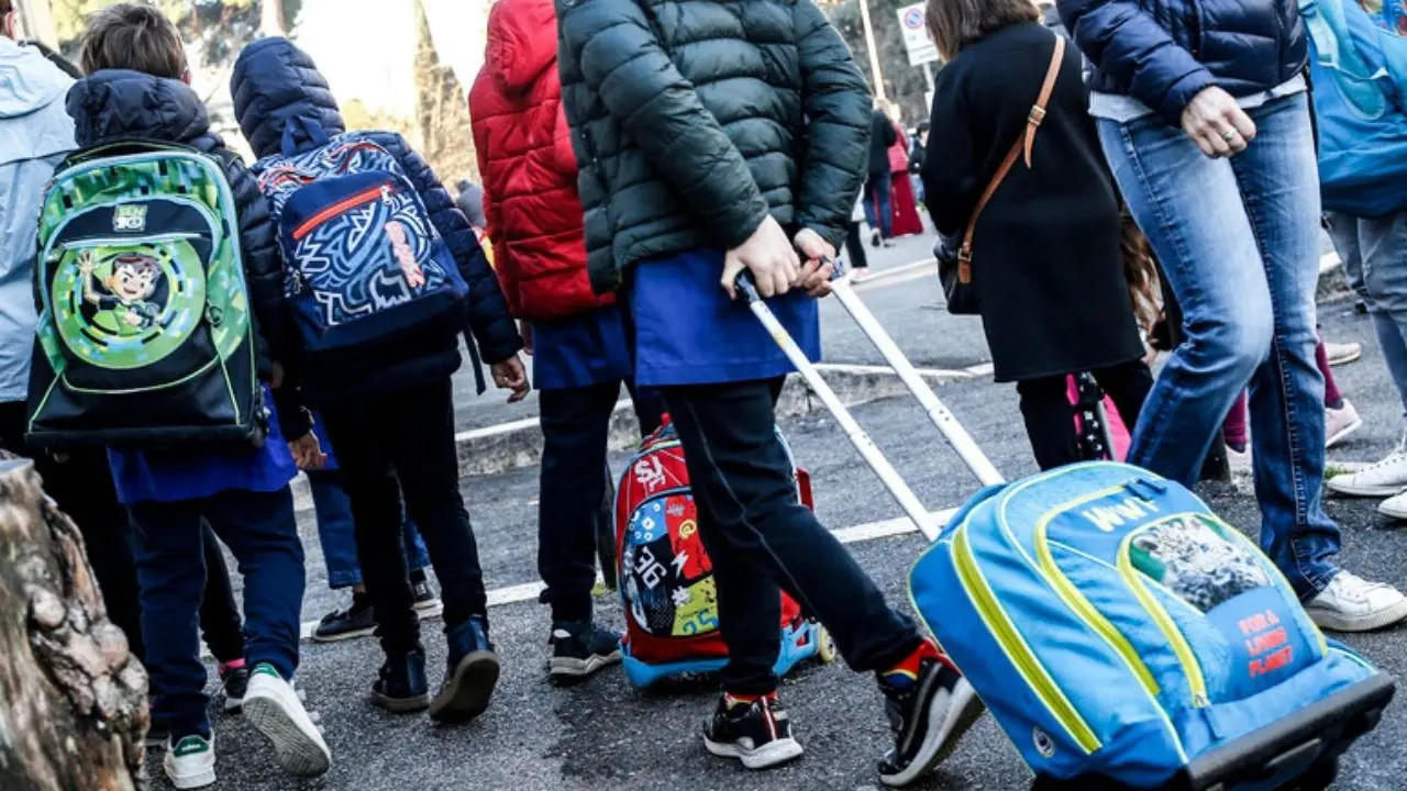 Bambina ustionata a scuola con l’acqua del termosifone nel Ragusano: lesioni sul 15% del corpo