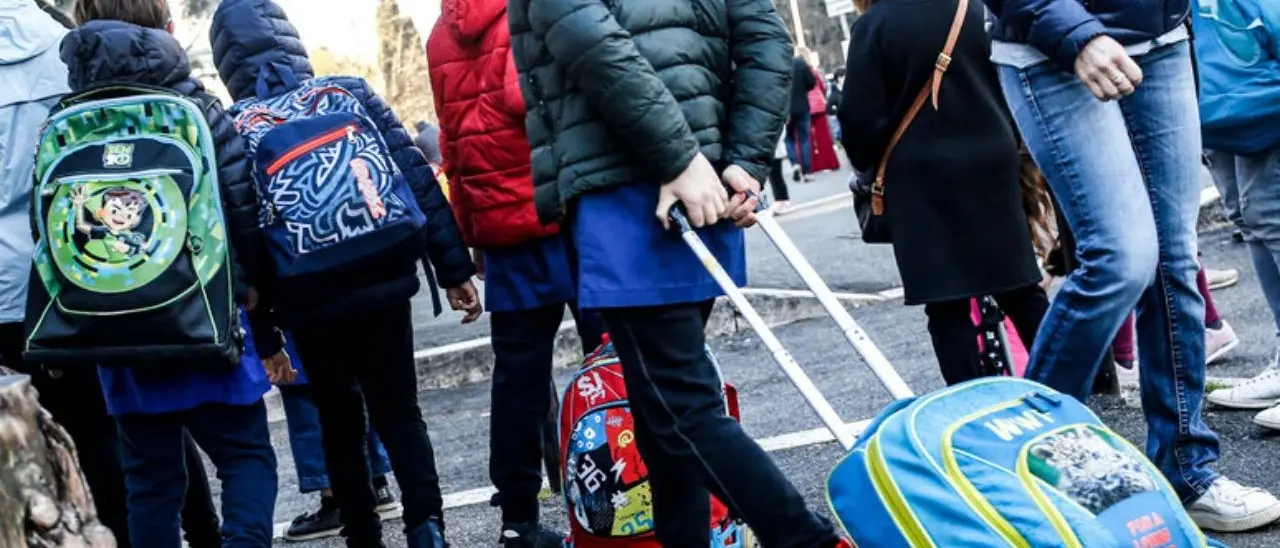Bambina ustionata a scuola con l’acqua del termosifone nel Ragusano: lesioni sul 15% del corpo