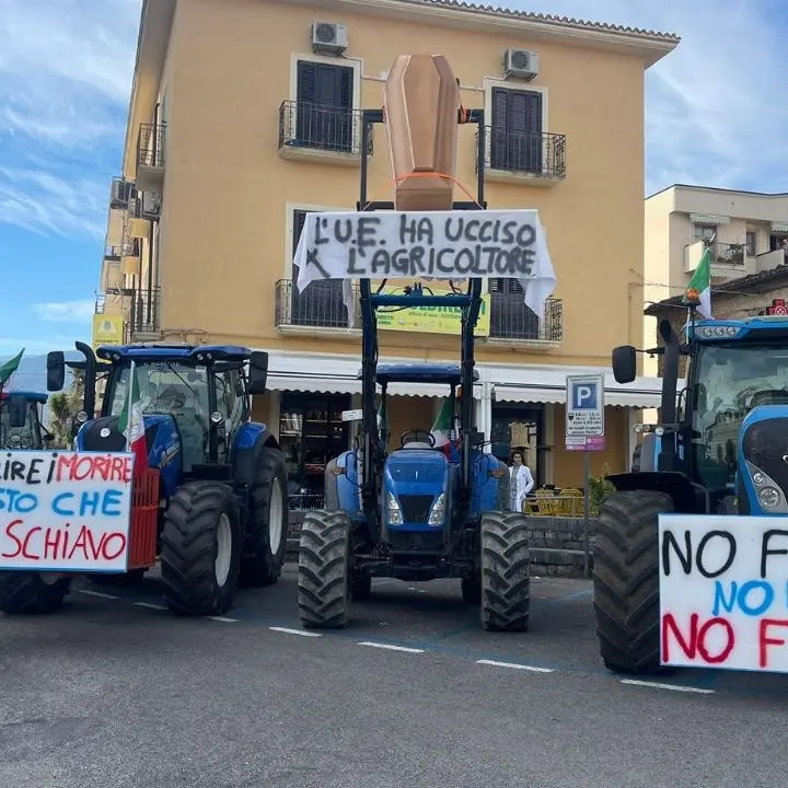 «La Calabria è il cuore della protesta, con i trattori arriveremo a Roma». Il leader nazionale rilancia la mobilitazione da Crotone